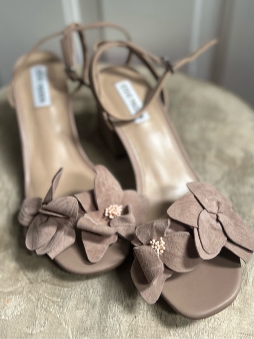🤎 Steve Madden Taupe Floral Accent Ankle Wrap Block Heel Sandals 10